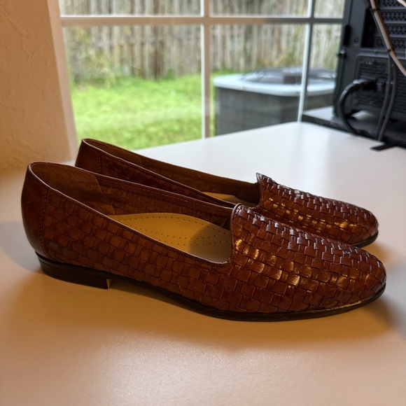 Trotters Liz Slip On Flat Shoes Woven Brown Leather Loafers Womens sz 9 - Picture 5 of 10